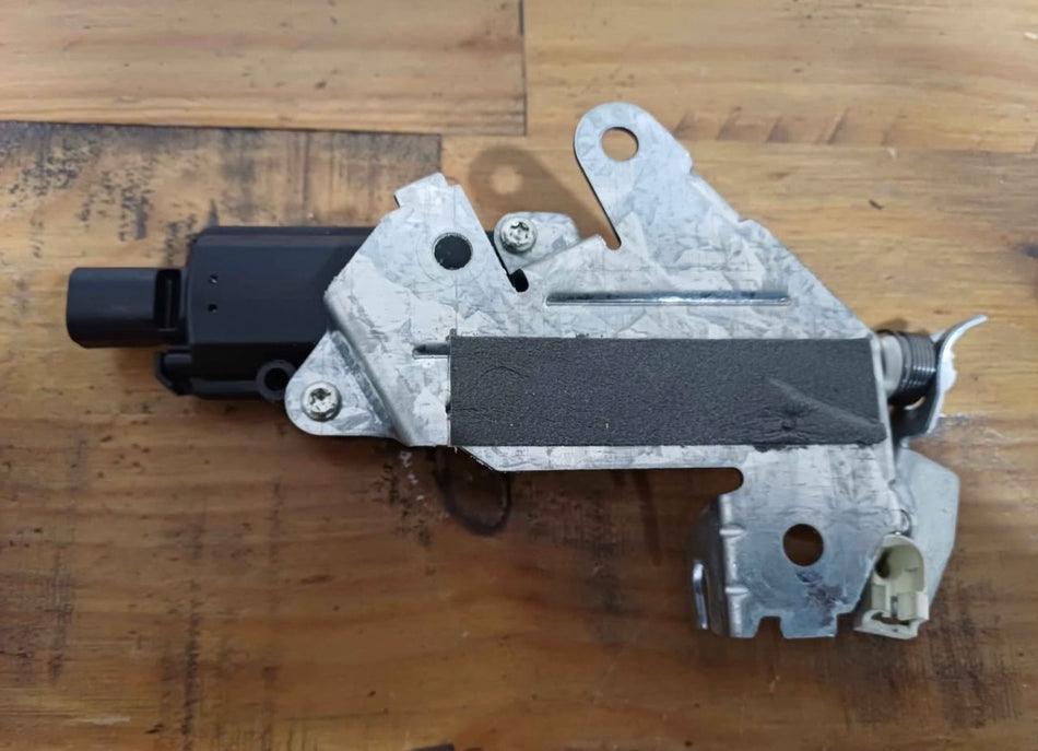 Genuine Ford Fiesta mk6 Rear boot tailgate solenoid actuator 2002-2008 ST150 1.25 1.4 1.6 16v TDCI